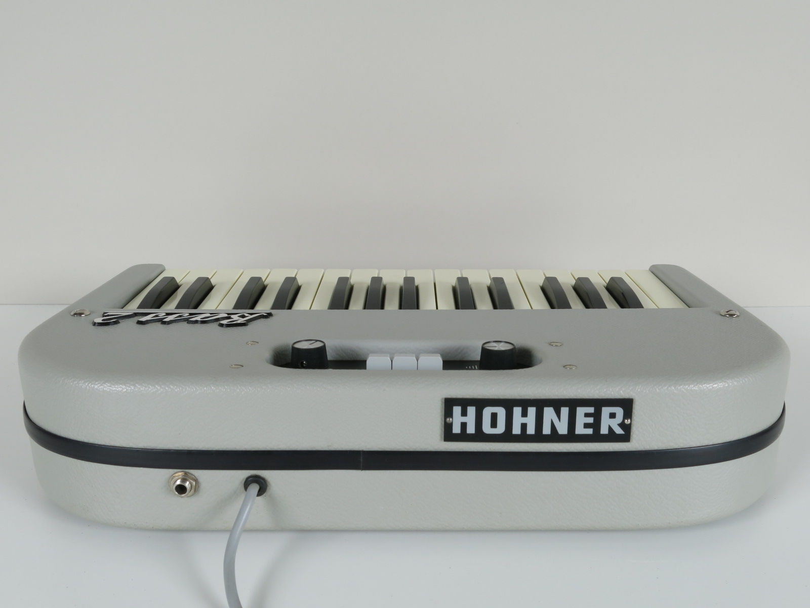Басс 2 1 2. Бас Hohner. Hohner Orgaphon комбик. Hohner Adam Synth. Hohner de800e.